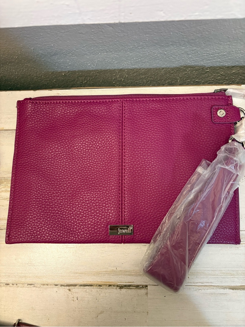 Pebbled Leather Wristlet Clutch in Jewell by thirty one